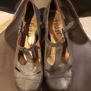 Fidji Oxford Style Short Heel Shoes